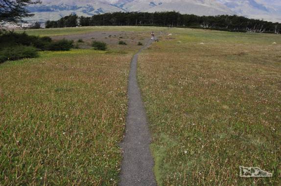 Caminhando na trilha da Loma del Pliegue Tumbado, no Parque Nacional Los Glaciares, em El Chaltén, na patagônia argentina